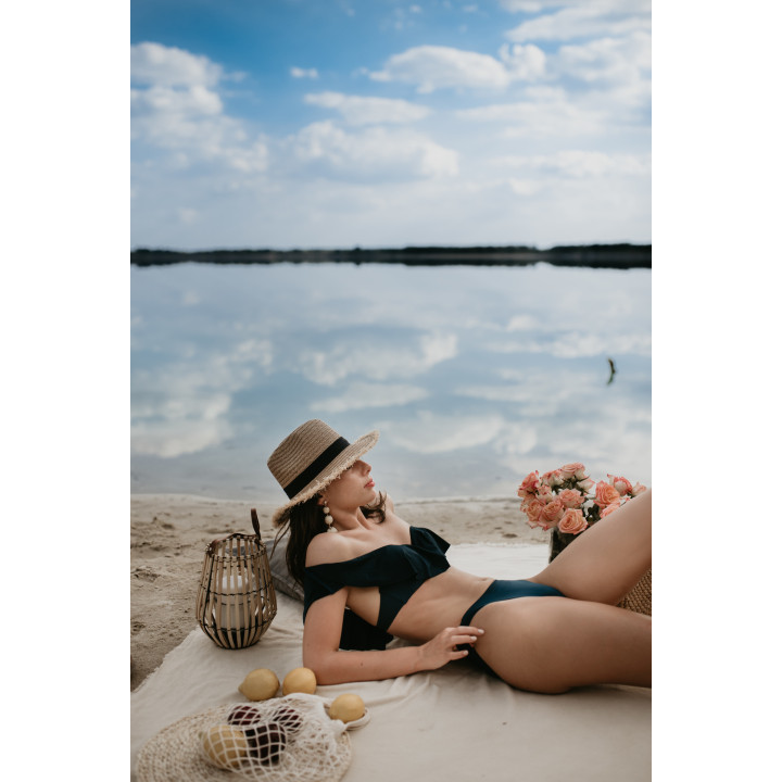 Krisline Beach Espana usztywniany bandeau bardotka czarny z falbaną